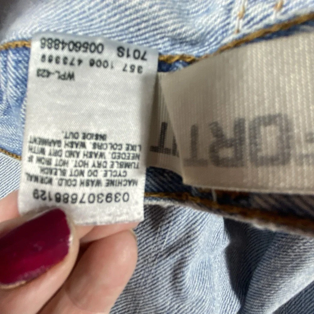 Levis actual size